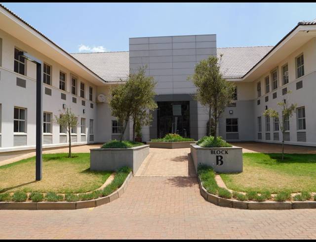 130M² OFFICE TO LET IN HYDE PARK